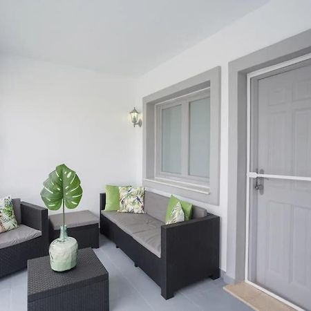 Mediterranean Breeze Beach House เอล เบรแคร์ ภายนอก รูปภาพ