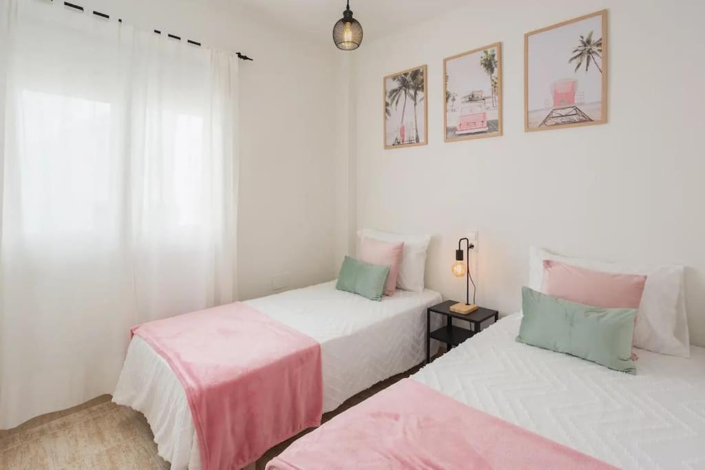 Mediterranean Breeze Beach House เอล เบรแคร์ ภายนอก รูปภาพ