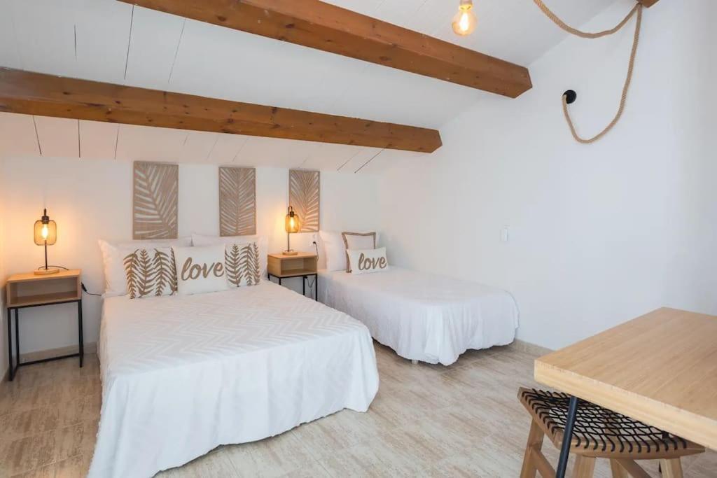 Mediterranean Breeze Beach House เอล เบรแคร์ ภายนอก รูปภาพ