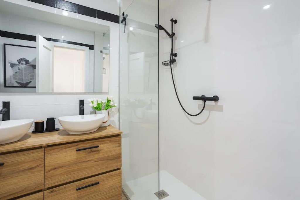 Mediterranean Breeze Beach House เอล เบรแคร์ ภายนอก รูปภาพ