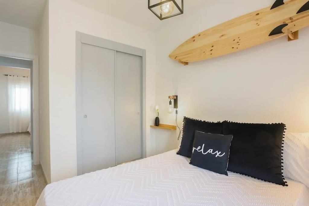Mediterranean Breeze Beach House เอล เบรแคร์ ภายนอก รูปภาพ