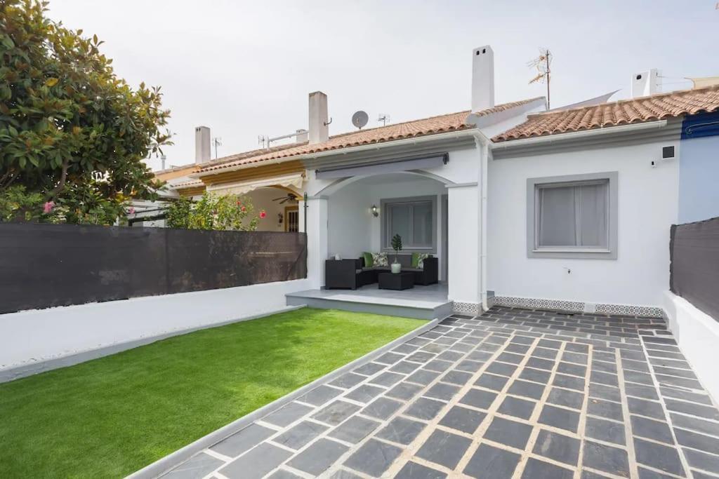 Mediterranean Breeze Beach House เอล เบรแคร์ ภายนอก รูปภาพ
