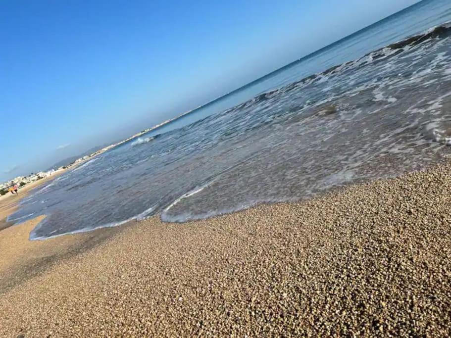 Mediterranean Breeze Beach House เอล เบรแคร์ ภายนอก รูปภาพ