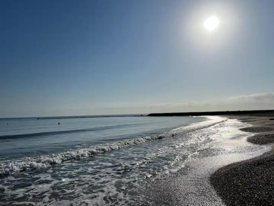 Mediterranean Breeze Beach House เอล เบรแคร์ ภายนอก รูปภาพ