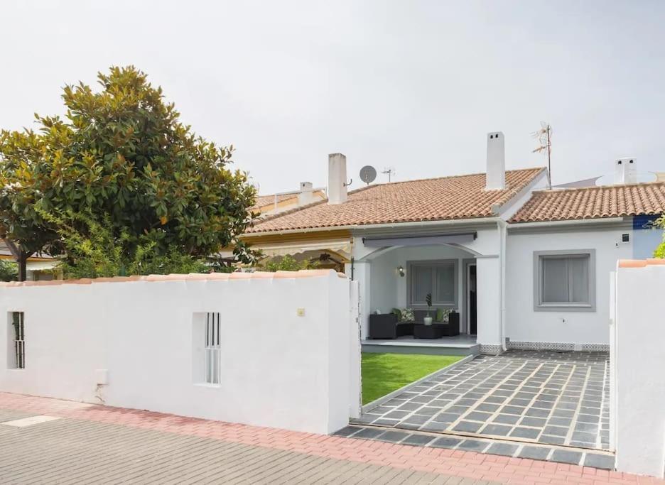 Mediterranean Breeze Beach House เอล เบรแคร์ ภายนอก รูปภาพ