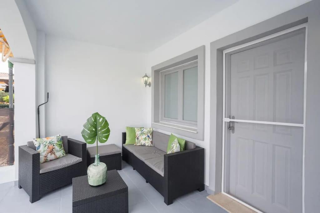Mediterranean Breeze Beach House เอล เบรแคร์ ภายนอก รูปภาพ